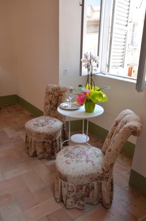 B&B Antica Biblioteca Fermo Rum bild