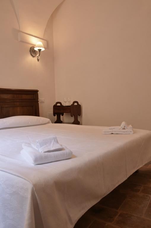 B&B Antica Biblioteca Fermo Rum bild