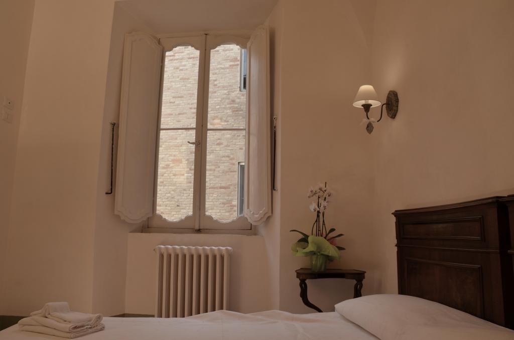 B&B Antica Biblioteca Fermo Rum bild