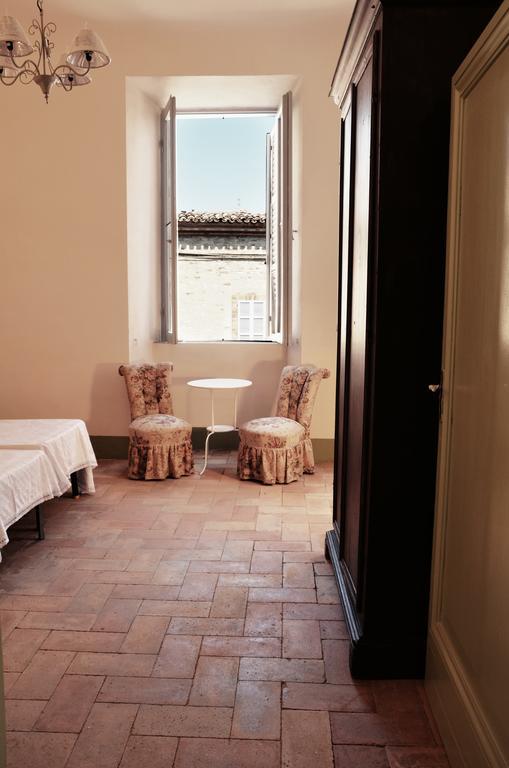B&B Antica Biblioteca Fermo Rum bild