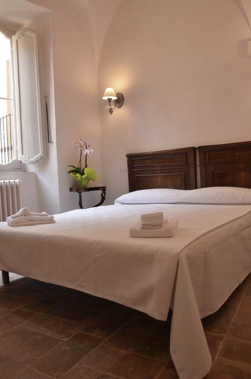 B&B Antica Biblioteca Fermo Rum bild